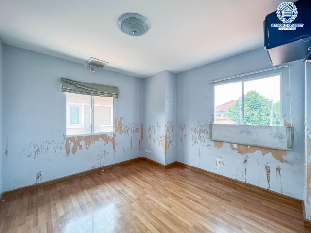 *****บ้านเดี่ยวมือสองย่านปทุมธานี ม.ชวนชื่น บรุ๊คไซด์ บางคูวัด เนื้อที่กว้าง 57.80 ตร.ว. ฟังก์ชัน 3 ห้องนอน 2 ห้องน้ำ ที่จอดรถ 2 คัน ต่อเติมสวย พร้อมเข้าอยู่ สภาพแวดล้อมภายในโครงการดี ตั้งบนทำเลแห่งการเดินทาง เชื่อมต่อถนนกรุงเทพฯ-ปทุมธานี, ถนนศรีสมาน และทางด่วน "ศรีรัช" และ ทางด่วน "ศรีสมาน"